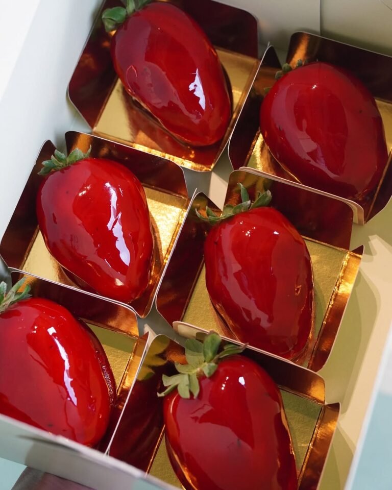 Morango do Amor 🍓 Além das unidades limitadas em lojas vocês já podem encomendar essa Caixa com (2)